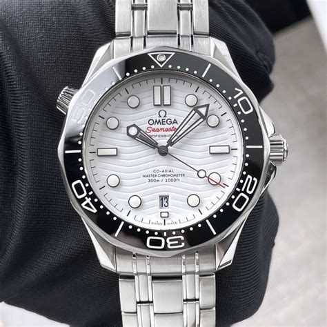 omega seamaster 300m black dial 44mm 2569.50.00|omega seamaster 300m white reviews.